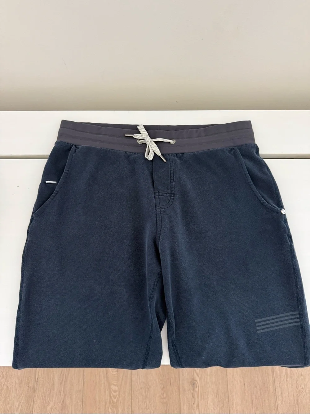 Vuori Balboa Joggers Men’s Small Navy Blue Cropped Athletic Sweatpants - Picture 4 of 7